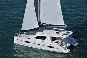 Sailing Catamaran: Moorings 3900 - 4 Cabin Catamaran