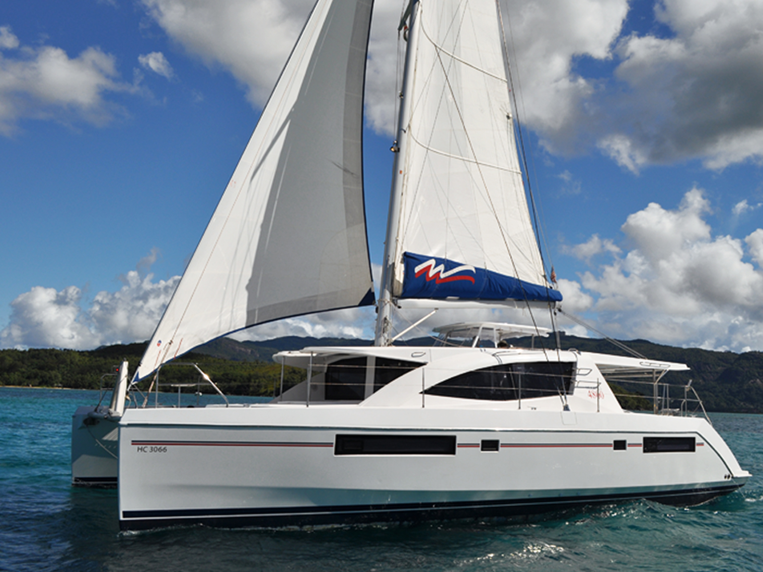 Sailing Catamaran: Moorings 4800 - 4 Cabin Catamaran