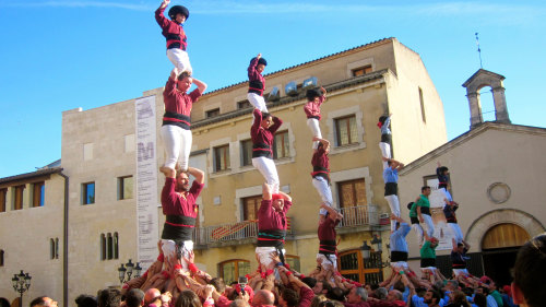Small-Group Catalan Adventure: Cava, Festival & Human Tower Experience by Living It