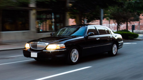 Knights Limousine Services - Private Towncar: Boston Logan Airport (BOS)