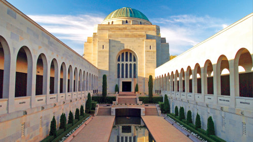Canberra Day Tour by AAT Kings