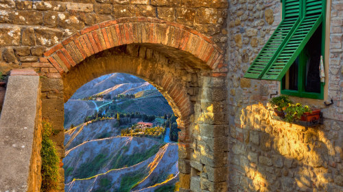 Small-Group San Gimignano & Volterra Full-Day Tour with Lunch