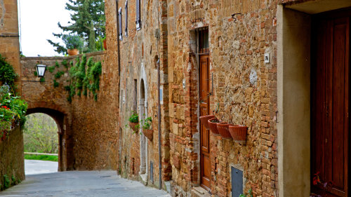 Small Group Tuscany Tour: Hilltowns, Castles & Vineyards