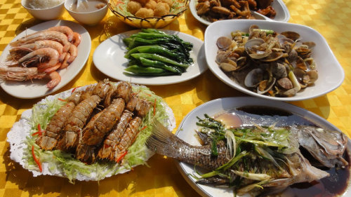 Cheung Chau Island Tour with Seafood Dinner