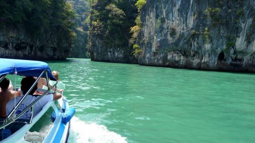Excursion to Hong Islands via Speedboat by Tour East Thailand