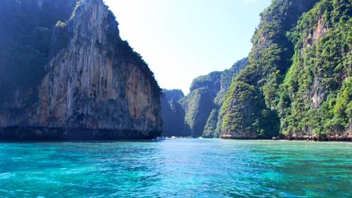 Phi Phi Islands Excursion by Speedboat by Tour East Thailand