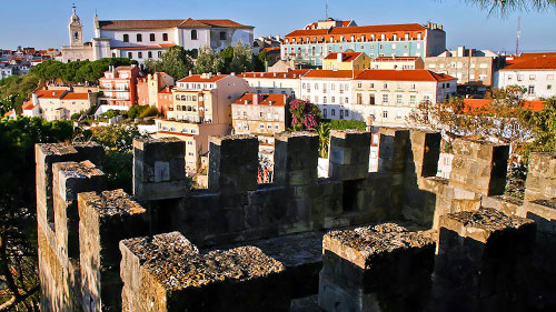 Small-Group Alfama & Castle Hill Tour with Authentic Portuguese Dinner