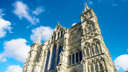 Bath, Stonehenge & Salisbury Cathedral Full-Day Tour by Golden Tours
