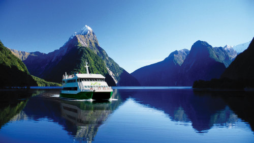 Milford Sound Full-Day Tour by Gray Line