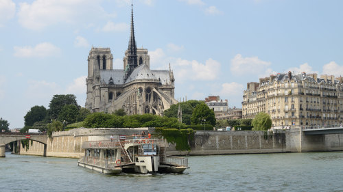 River Seine Sightseeing Cruise by Bateaux Parisiens
