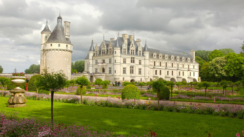 Loire Valley Castles & Winetasting Full-Day Trip