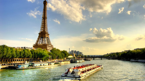Skip-the-Line: Eiffel Tower Tour with Seine River Cruise