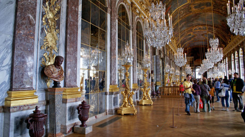 Palace of Versailles & Museum Tour by Miki Tourist