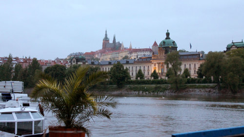Small-Group Night Stroll & Vltava River Cruise with Drinks