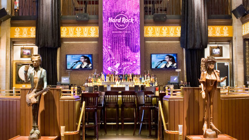 Dining at Hard Rock Cafe with Priority Seating