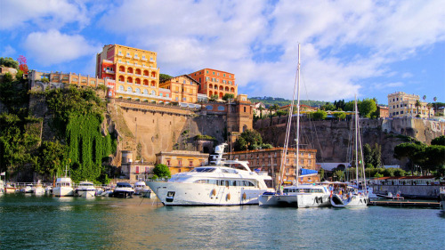 2-Day Southern Italy Tour: Naples, Pompeii, Sorrento & Capri
