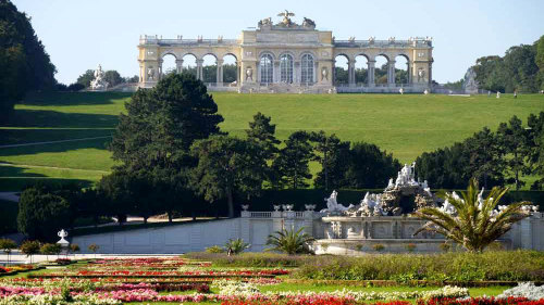 Private Schönbrunn Palace & Gardens Tour with Transportation
