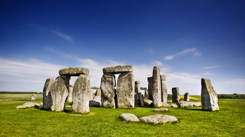 Stonehenge & Bath Tour with Roman Baths by Golden Tours