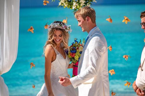 How to Plan a Destination Wedding in 12 Steps
