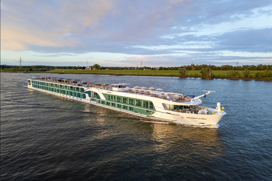 Amadeus sailing through the Middle Rhine Gorge