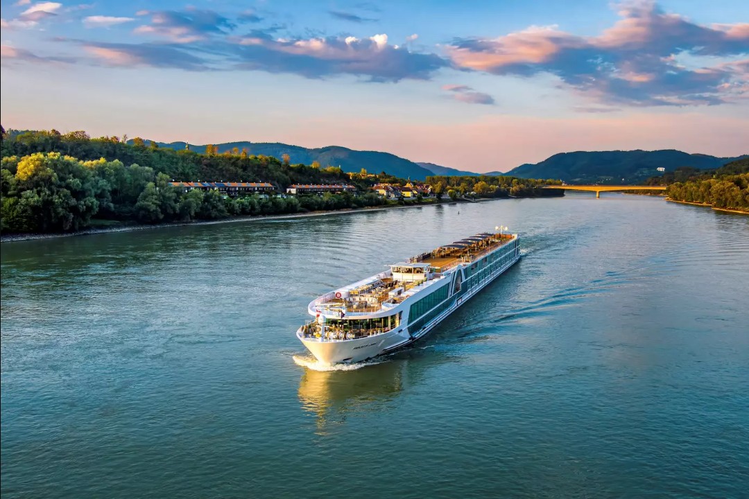Amadeus Cara sailing through the Wachau Valley