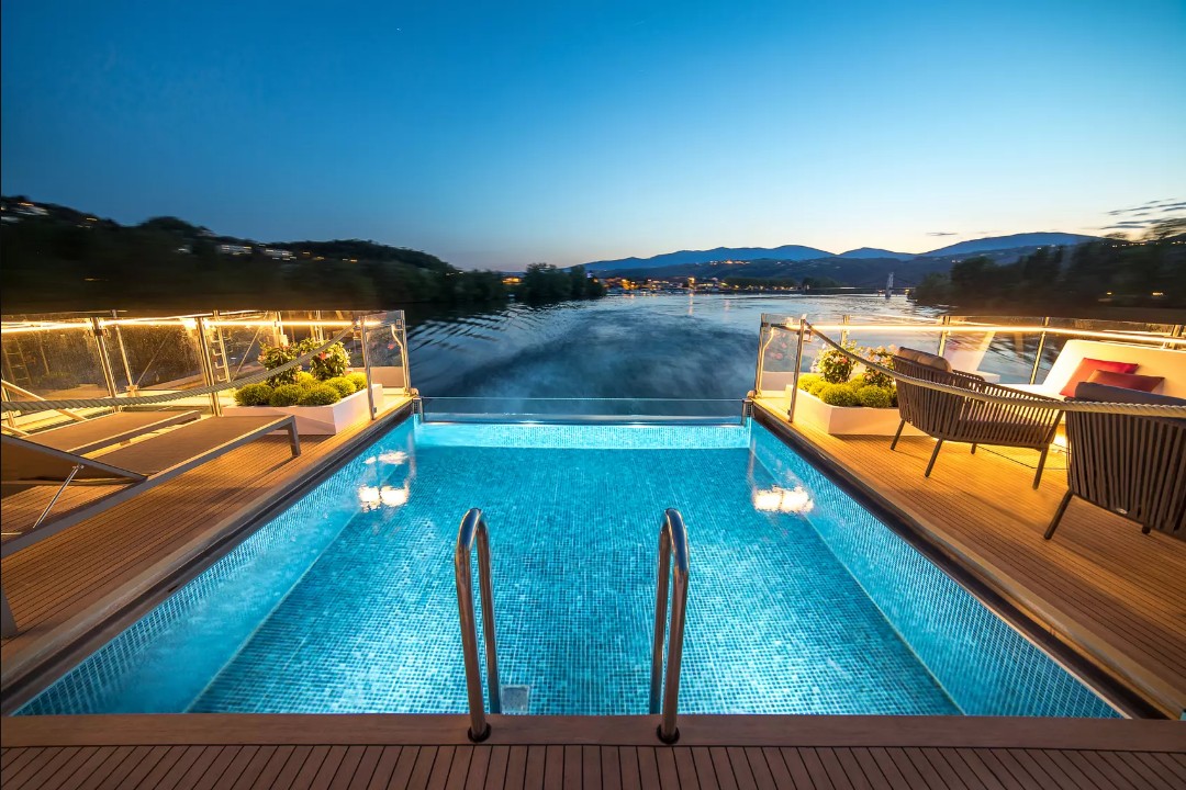 AMADEUS Provence Infinity Pool