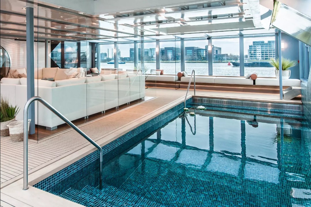 AMADEUS Queen Indoor Heated Pool