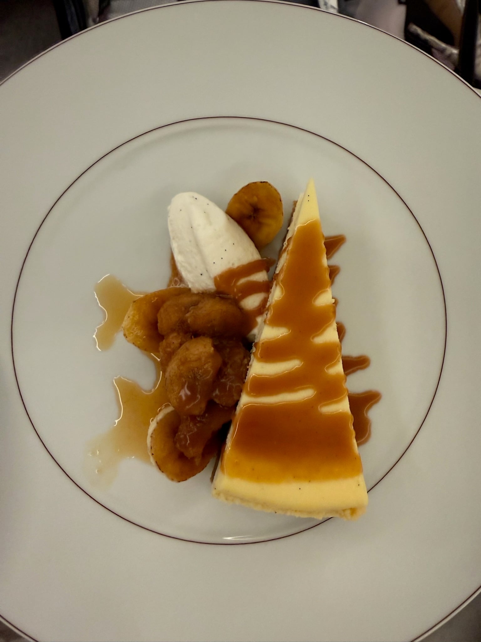 Caramelized banana cheesecake with dulce de leche