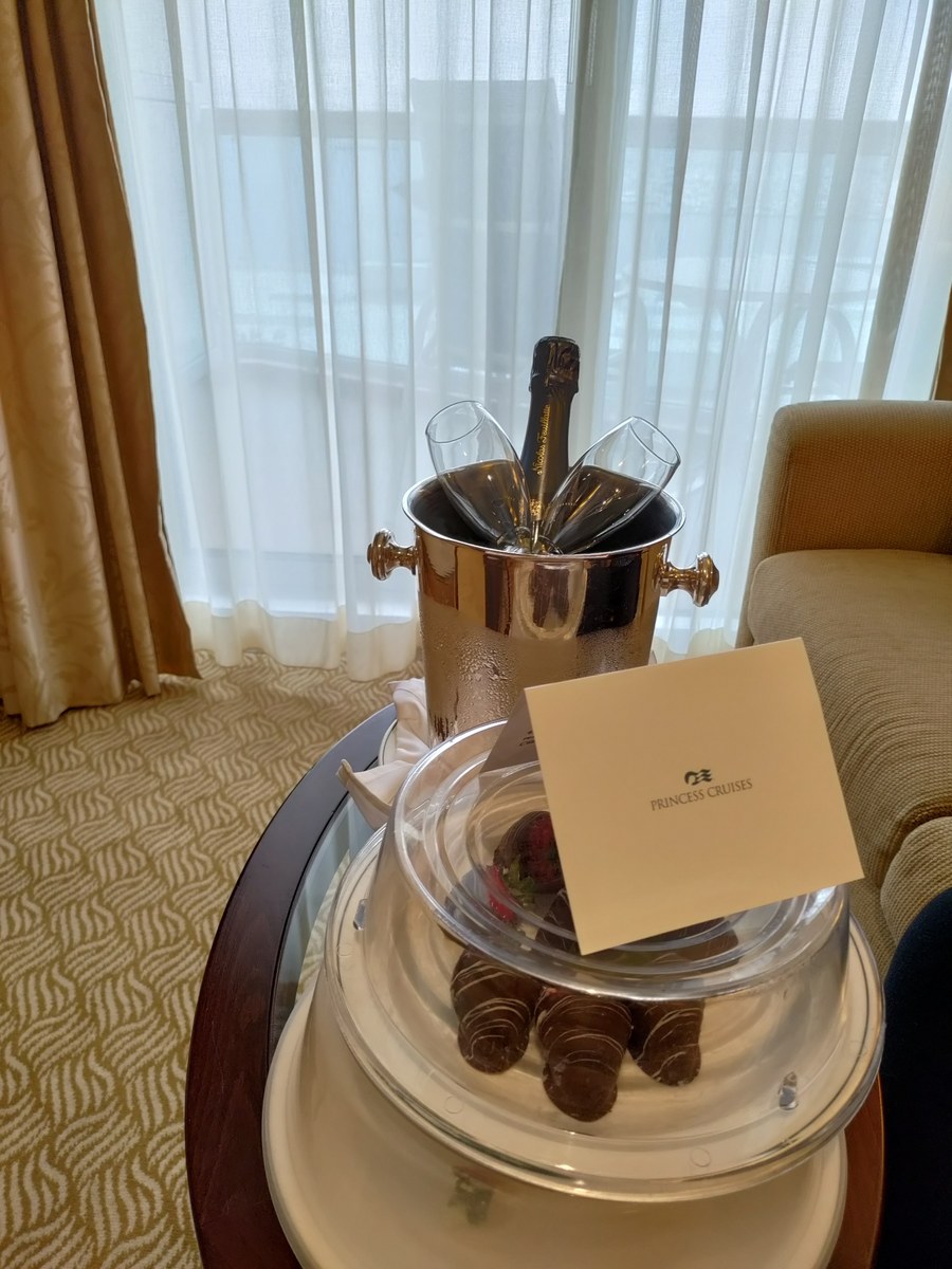 Welcome chilled champagne in Aloha deck mini-suite