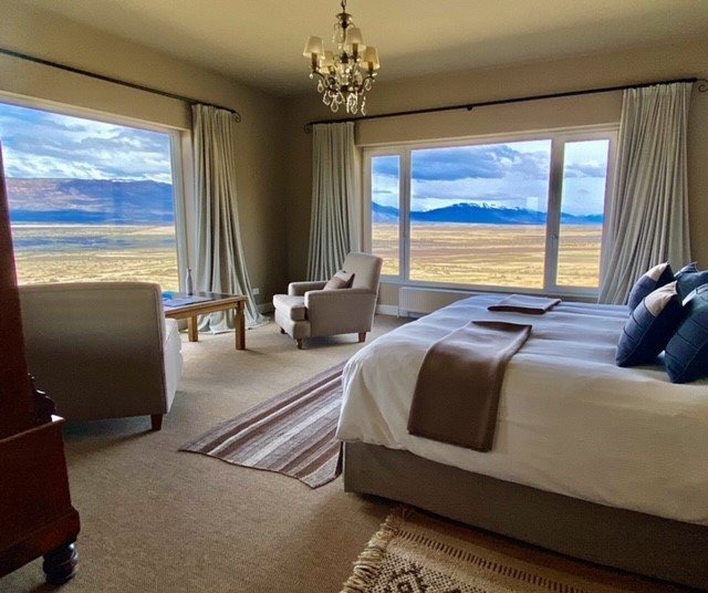 Warm, refined library and lounge interior at EOLO Relais and Chateaux