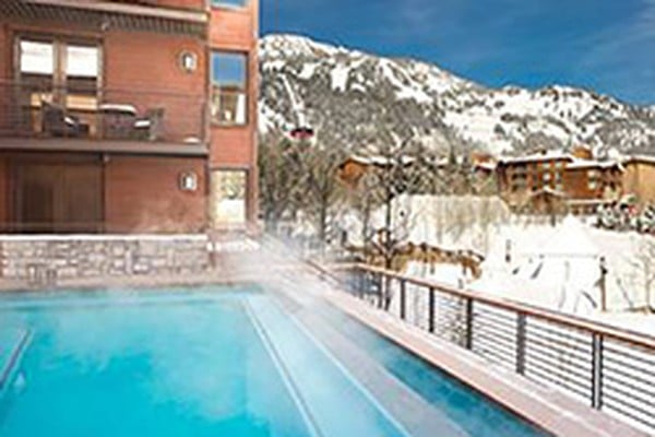 Hotel Terra outdoor heated infinity pool