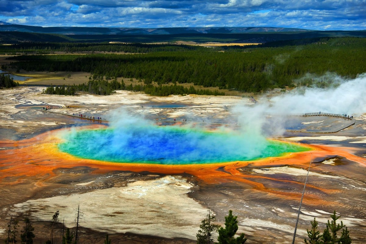 Grand Prismatic Spring rainbow geothermal pool in Yellowstone