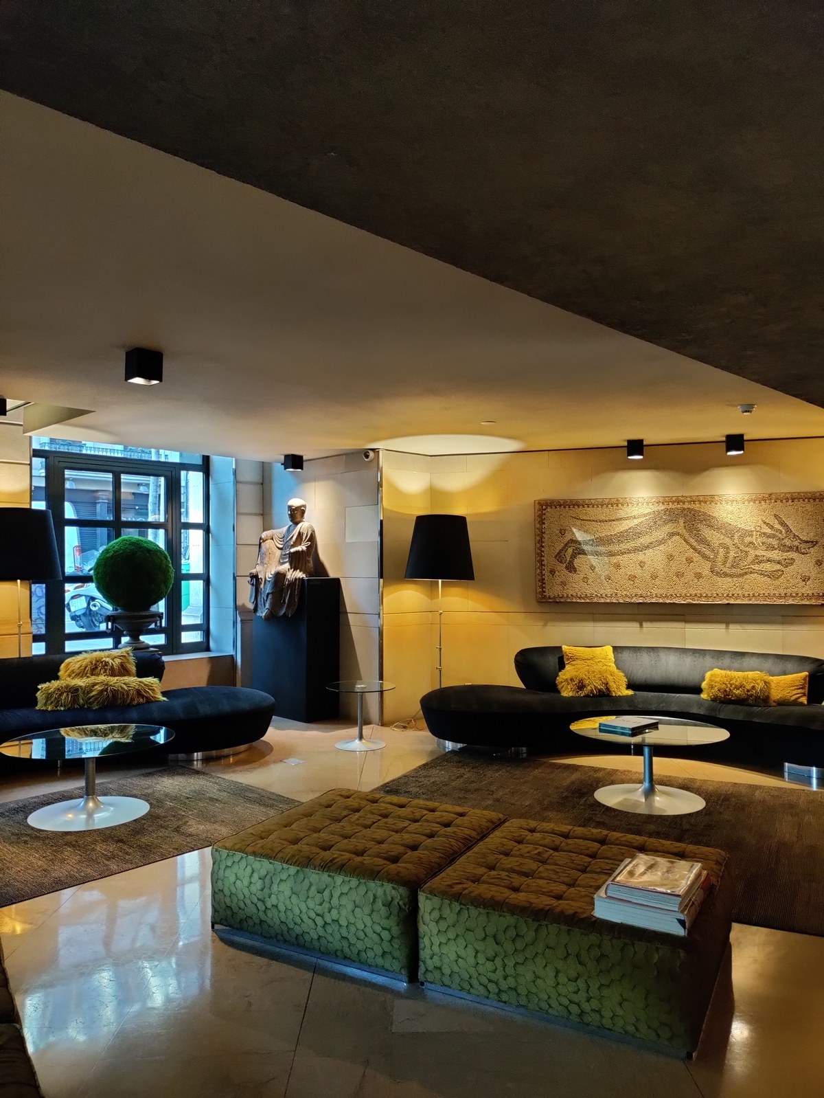 Pre-Columbian artwork and stylish lounge seating at Hotel Claris Barcelona