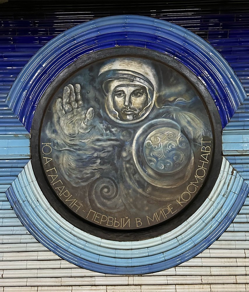 Kosmonavtlar station platform architecture in Tashkent Metro