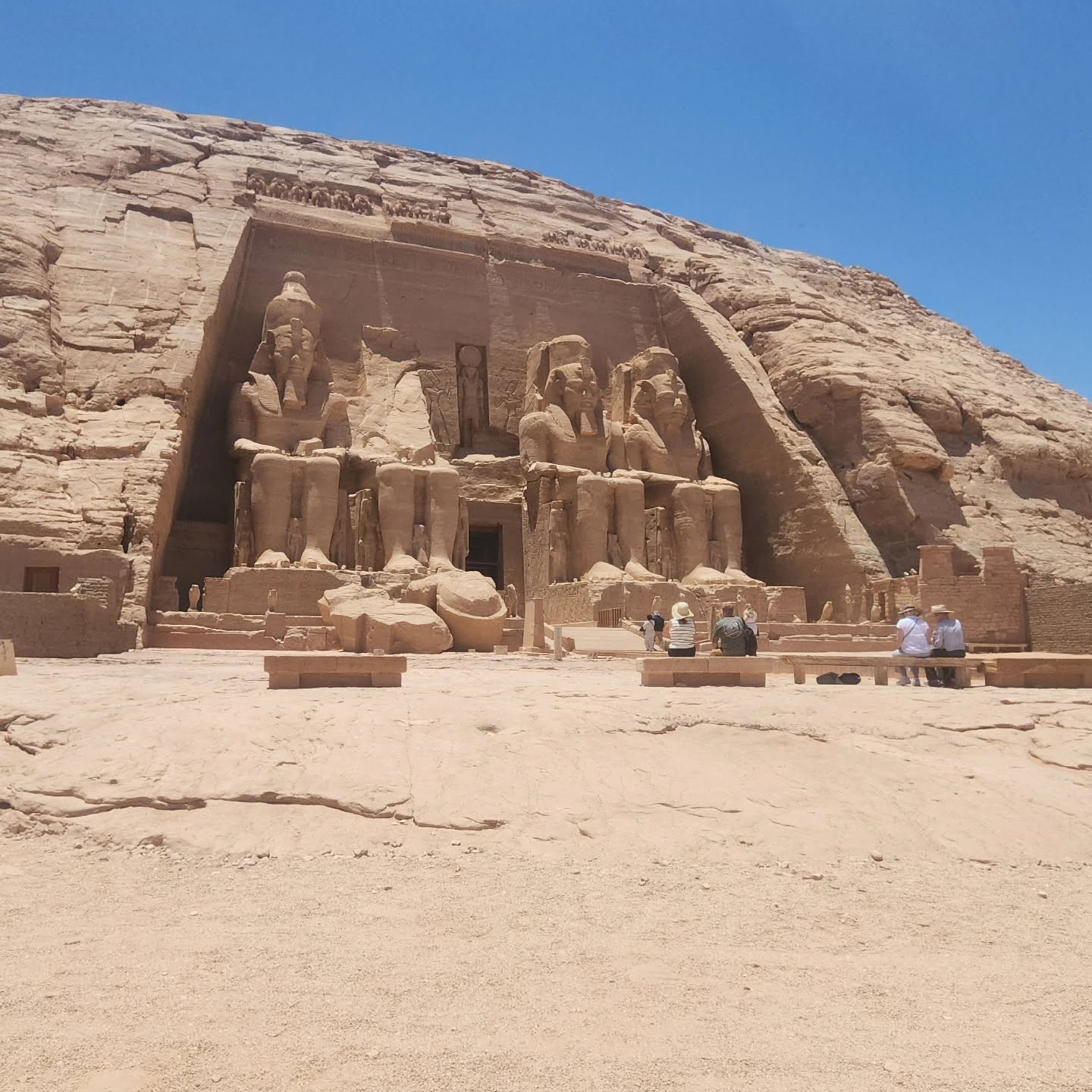 abu simbel temple interiors hathor 10