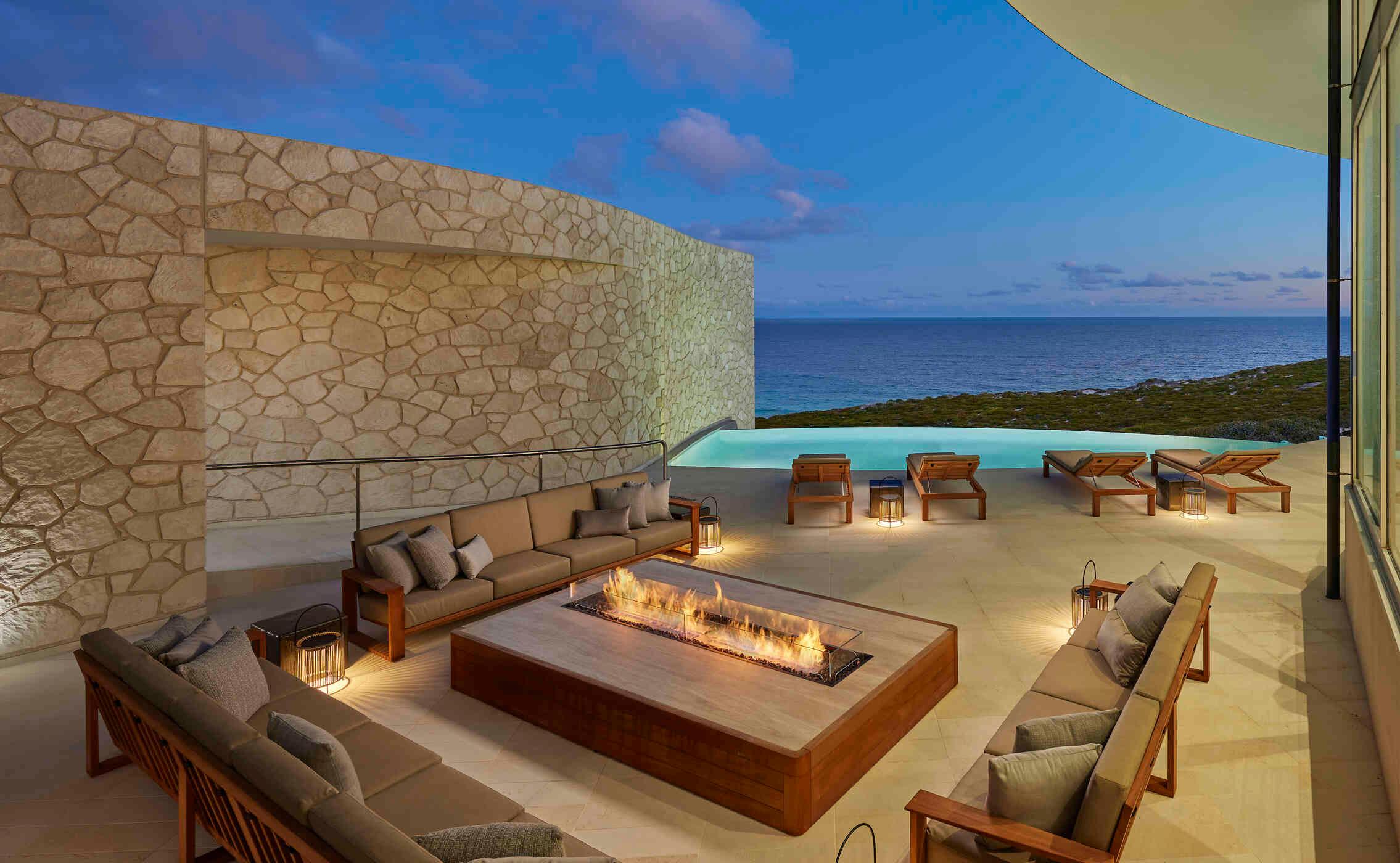 Wet-edge pool hovering over coastal cliffs