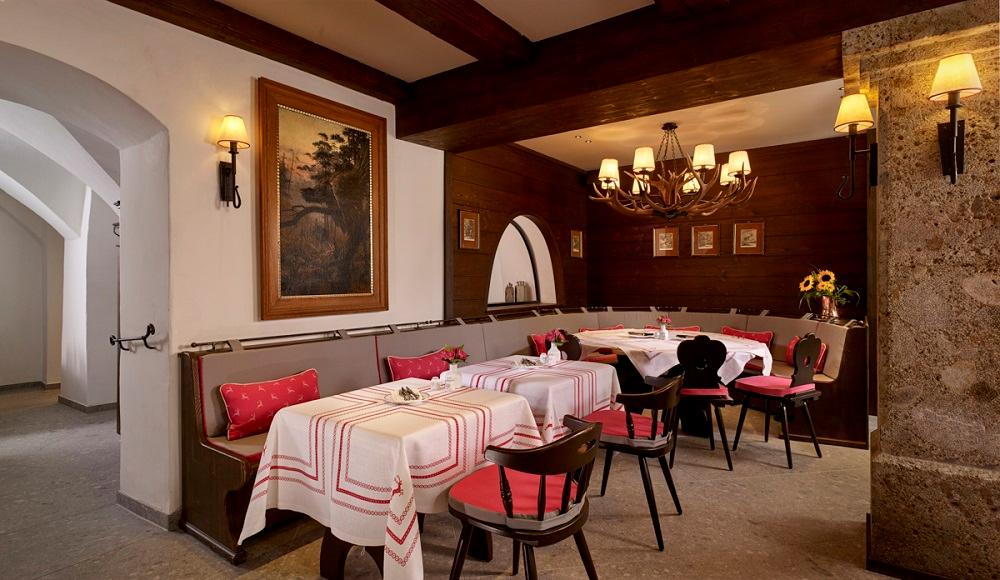 Restaurant Herzl traditional folkloric Salzburg tavern