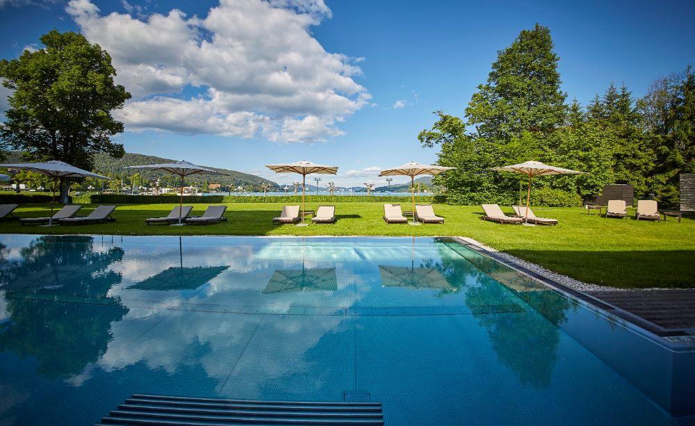 Acquapura SPA heated infinity pool and wellness relaxation zone