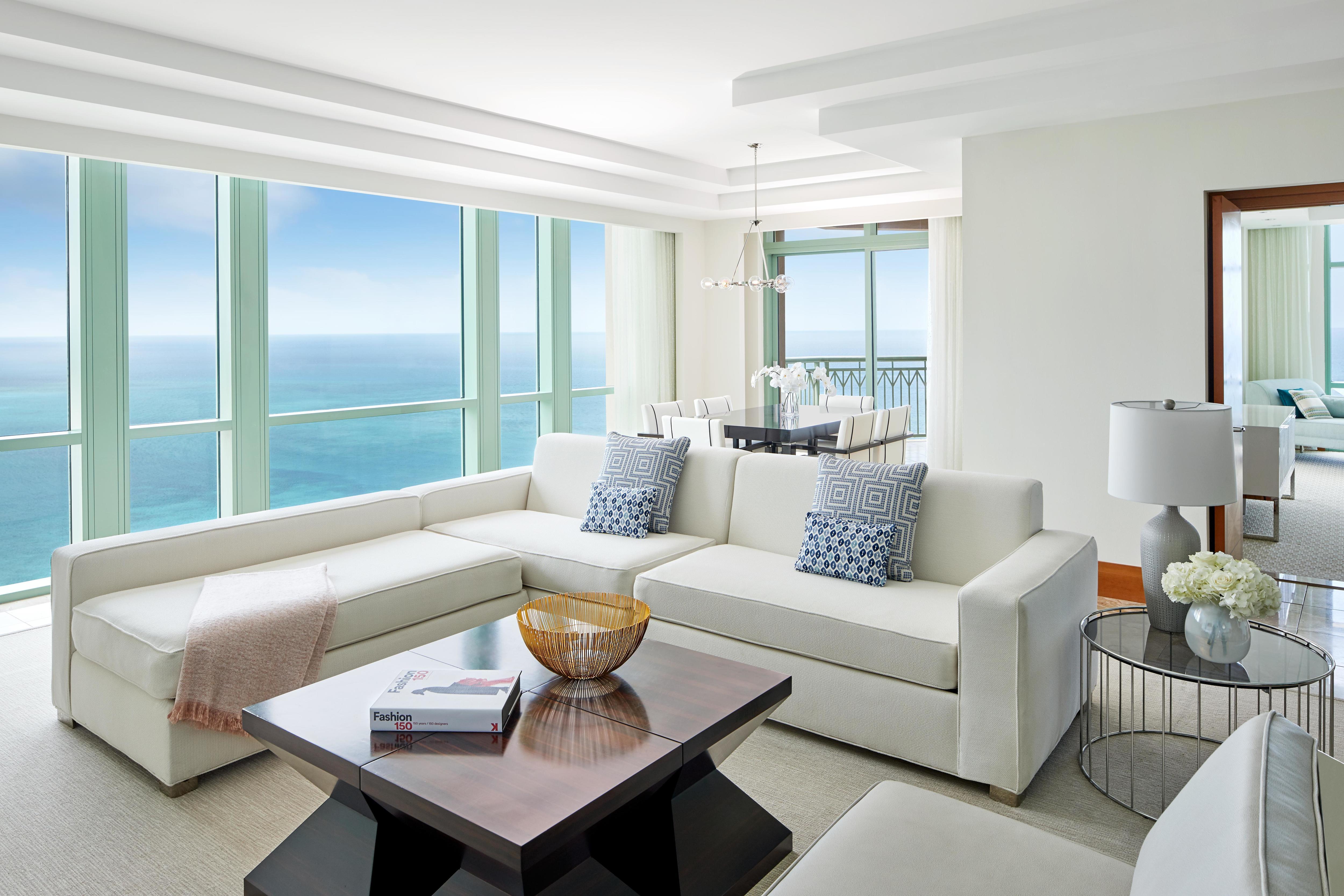 Grand Sapphire Suite living salon