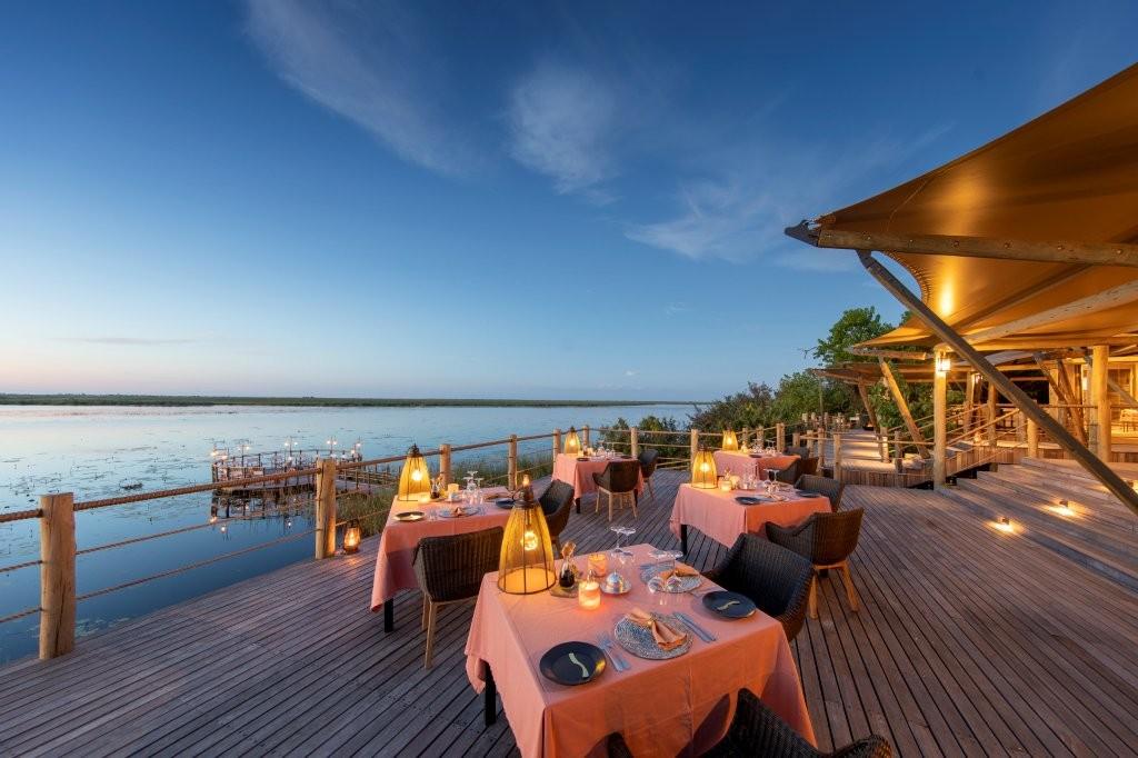 Open-Air Main Dining Lounge