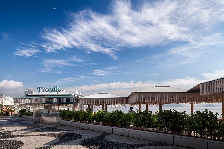 Tropìk Beach Club Directly on Copacabana Sand