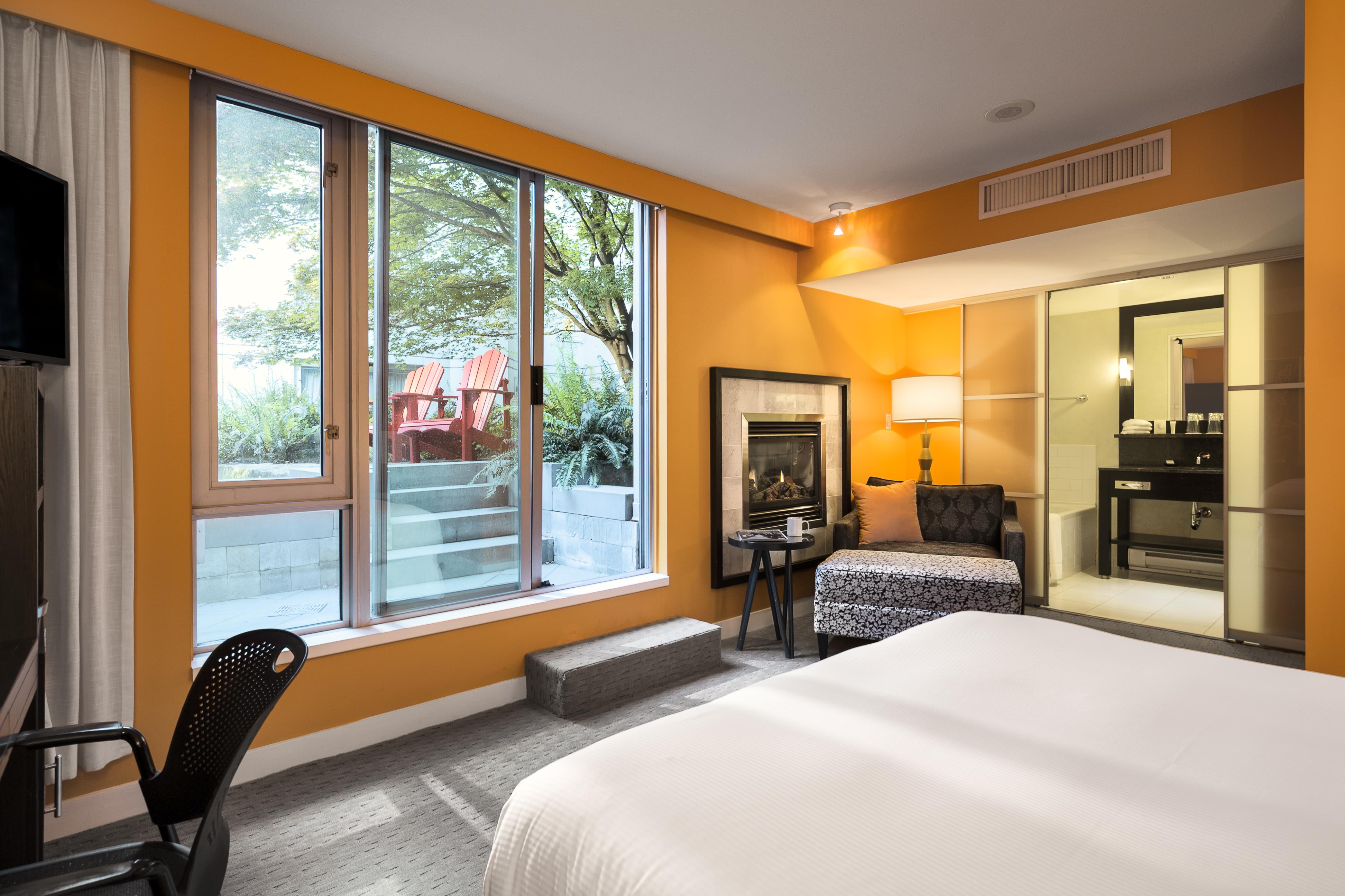 OPUS Hotel Vancouver Lounge