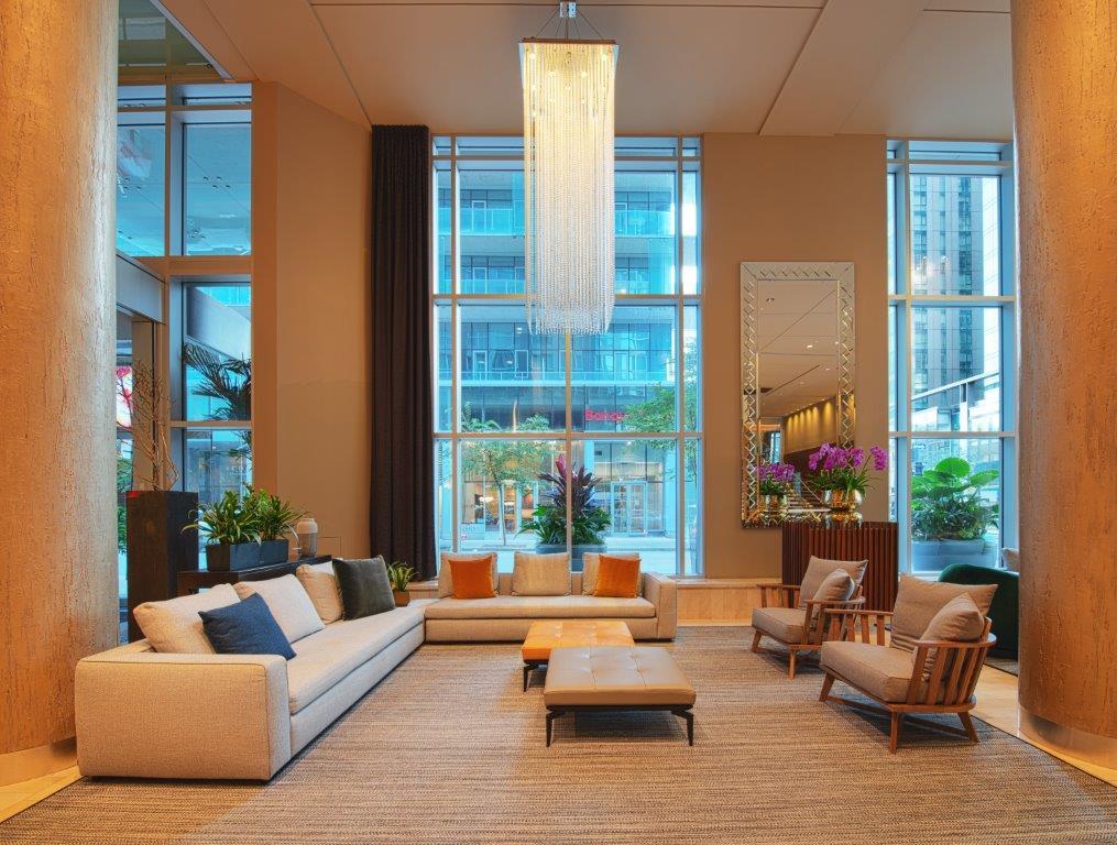 Warwick Le Crystal – Montréal Suite