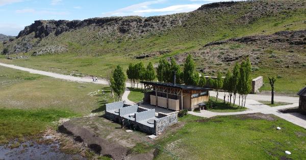 Open-air hydromassage hot tubs and spa pavilion overlooking Patagonia peaks