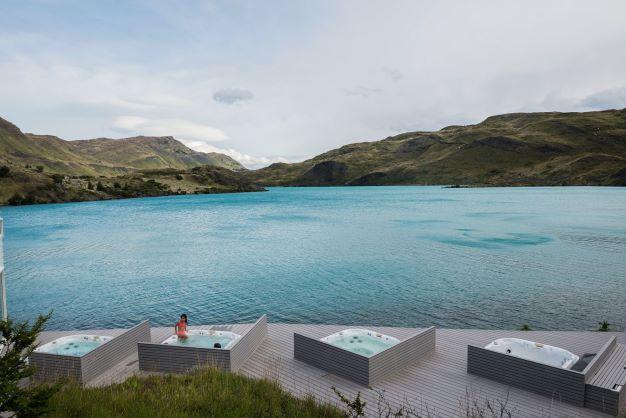 Open-air hot tubs facing Lake Pehoe and peaks