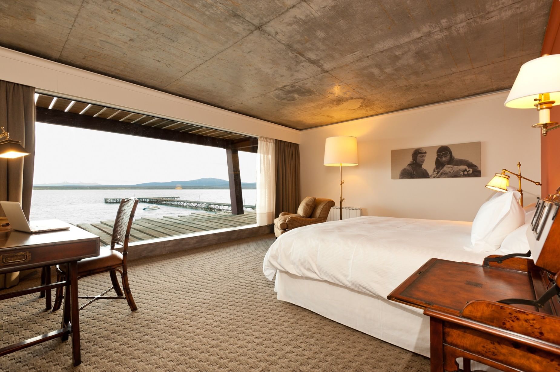 The Singular King Room with 6-Meter Panoramic Fjord Window