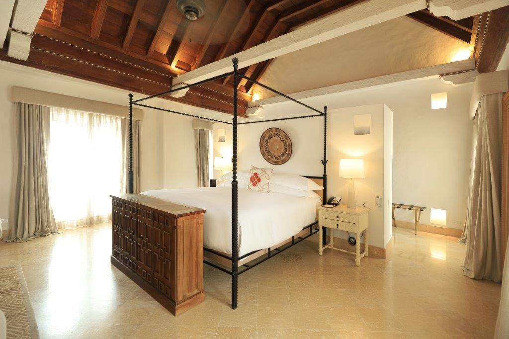 Suite Conde de Pestagua elegant sitting room and aristocratic Colombian decor