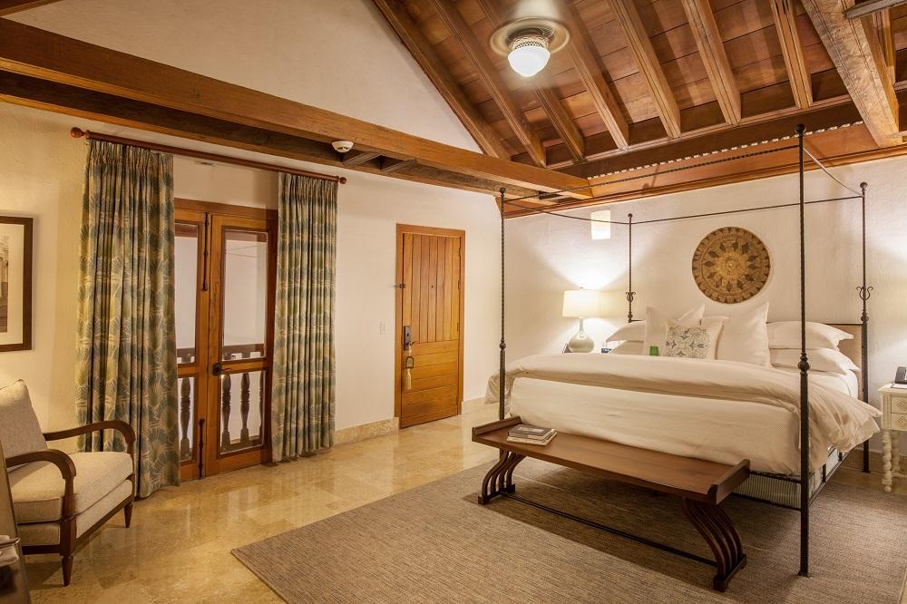 Prestige Suite living chamber and colonial wood beams
