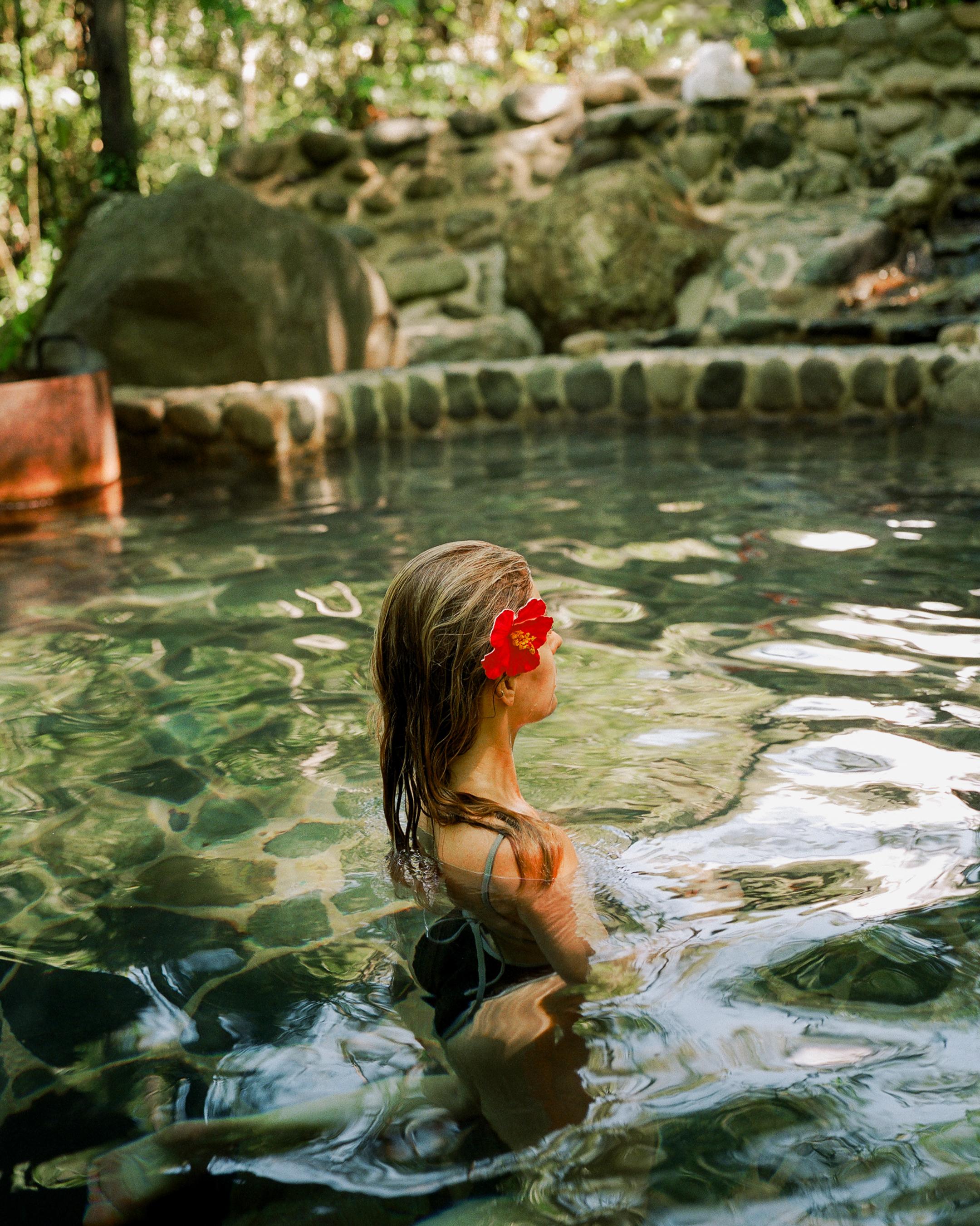Riverside hydrotherapy bath