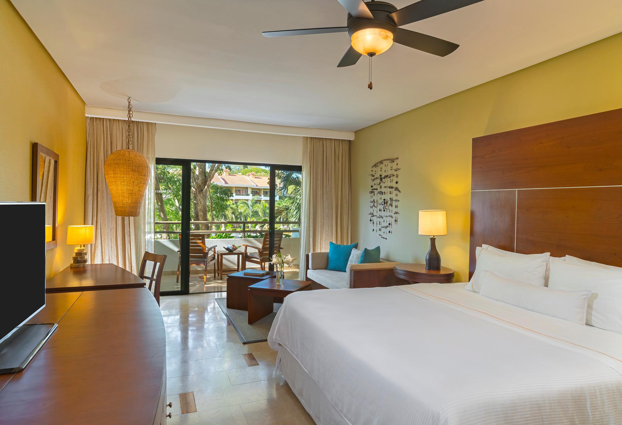 Royal Beach Club Suite bedroom